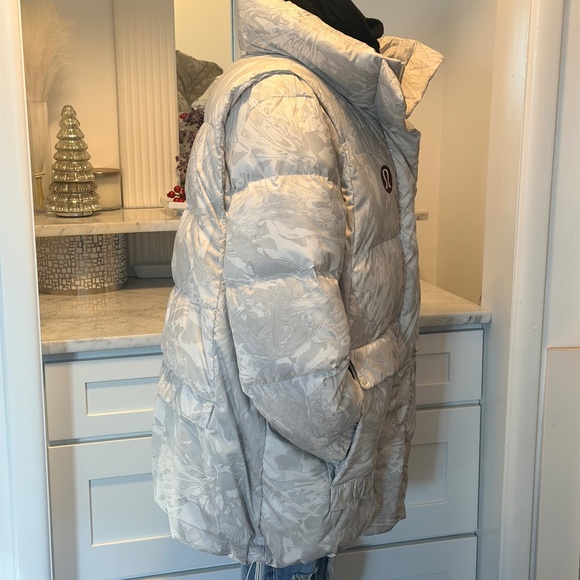 NWT Lululemon Grey Team Canada Jacket - Picture 11 of 16